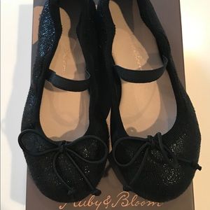 Super adorable sparkly black ballerinas 💗
